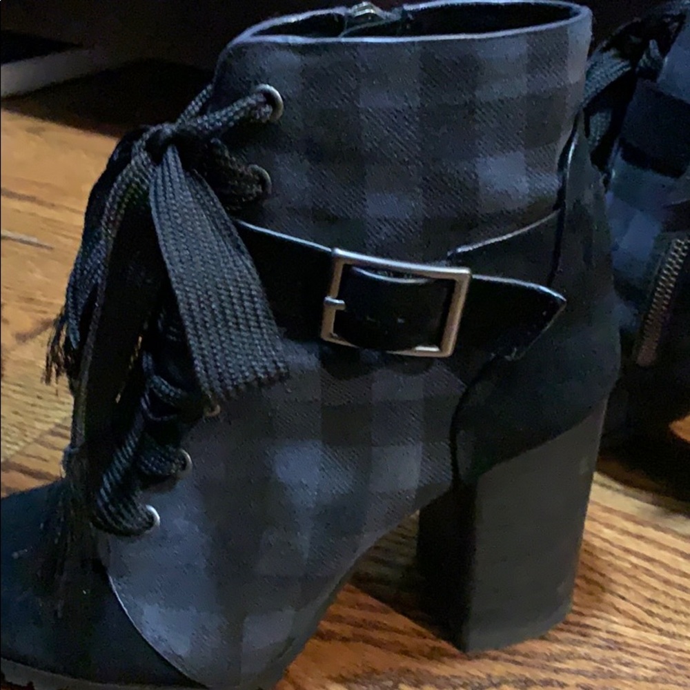 Splendid Cesar Suede Bootie - Picture 6 of 8